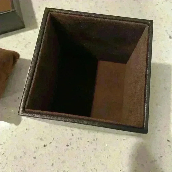 Michael Kors Watch Box - Picture 5 of 5